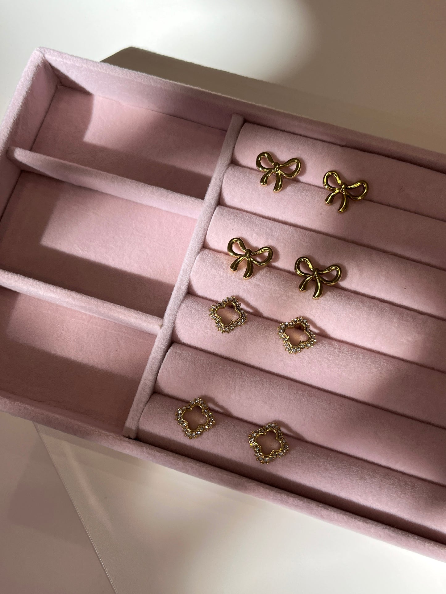 Small bow earrings