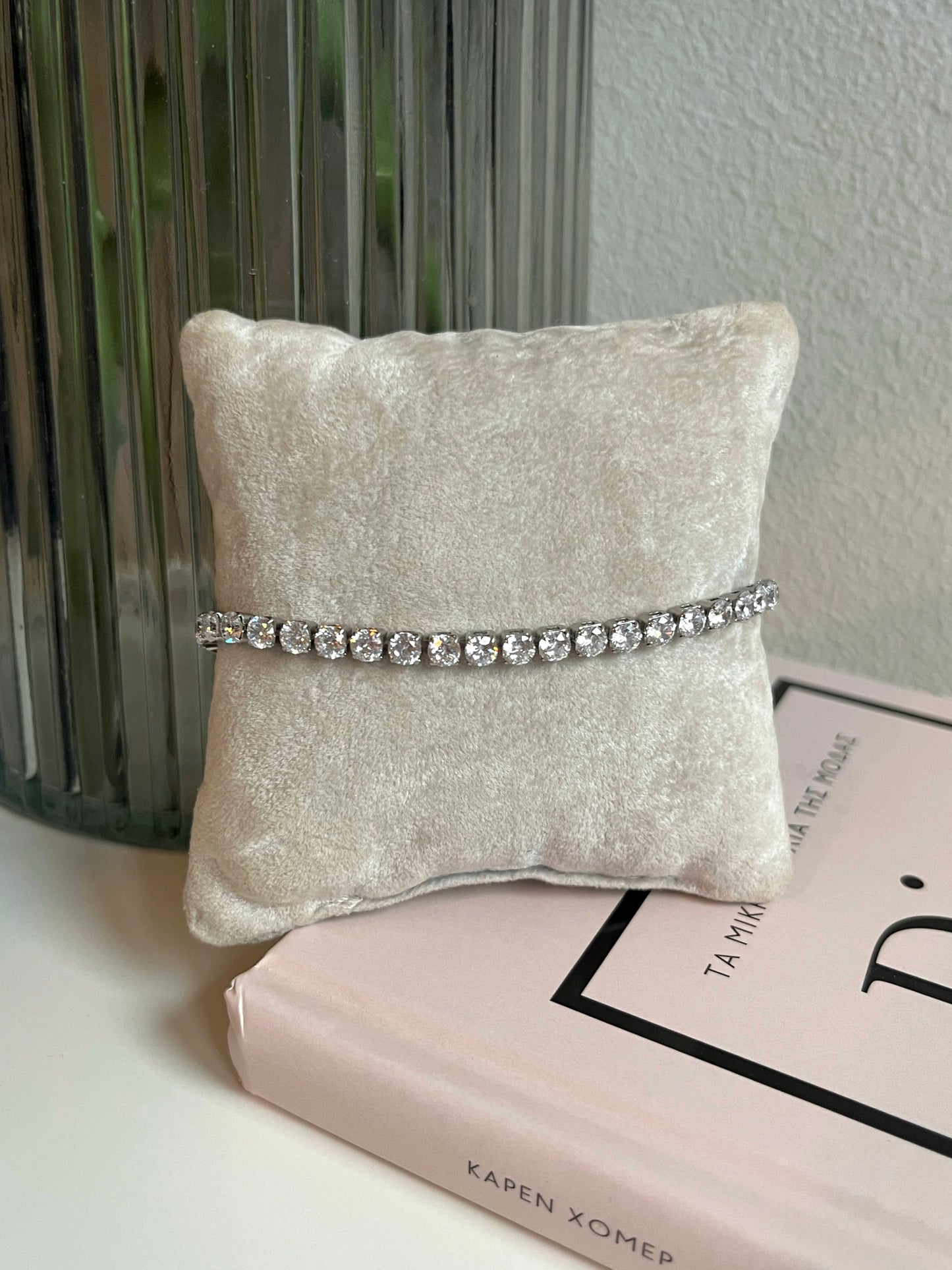 Tennis bracelet